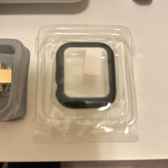 Apple Watch strap and case *brand new - Picture 2 of 3
